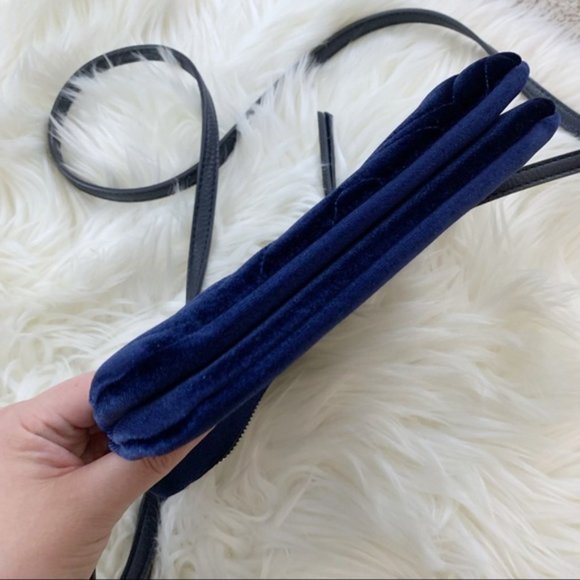 Old Navy Blue Velvet Chevron Crossbody Bag - Picture 5 of 12